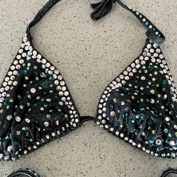 NPC Figure Competition Suit - Shiny Emerald, Black with Clear Swarovski Crystals - Picture 2 of 4